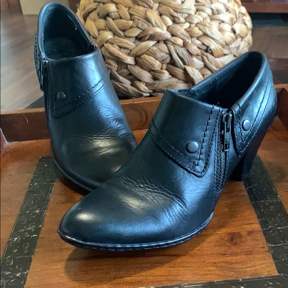Born black ankle boots
